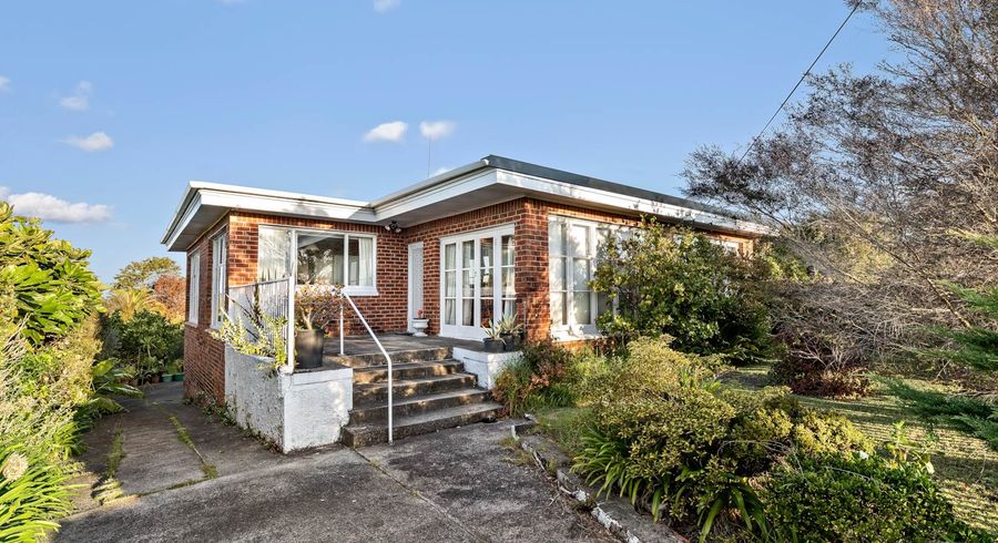  at 70 Golf Road, New Lynn, Auckland