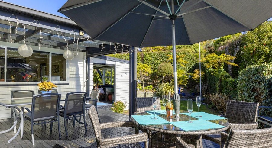  at 11 Earle Place, Acacia Bay, Taupo