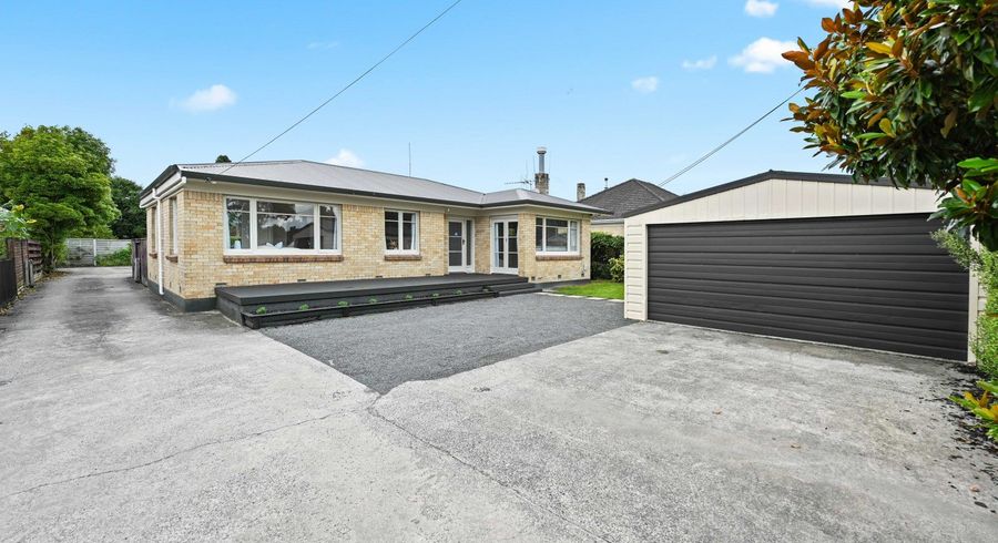  at 224 Fox Street, Hamilton East, Hamilton
