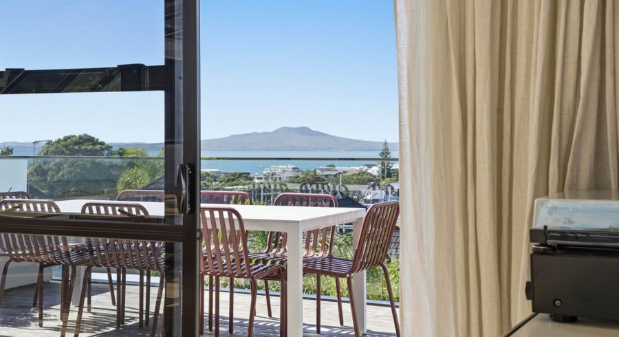  at 2/11 Seaview Road, Castor Bay, North Shore City, Auckland