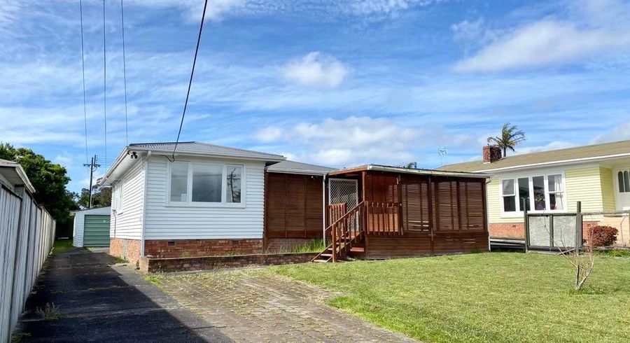  at 5 Marlene Avenue, Te Atatu South, Auckland