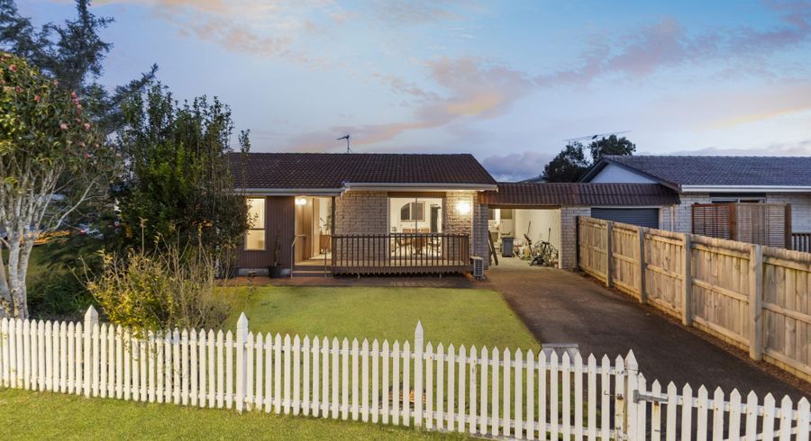  at 2/558 Swanson Road, Ranui, Auckland