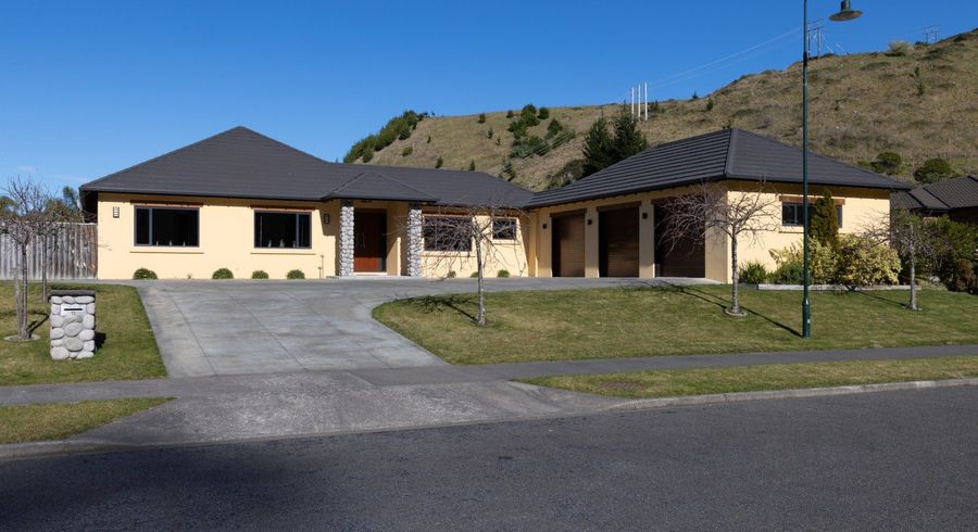  at 12 Oak Place, Poraiti, Napier