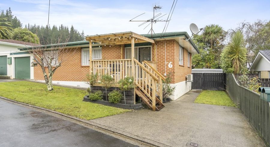  at 6 Garth Lane, Maoribank, Upper Hutt