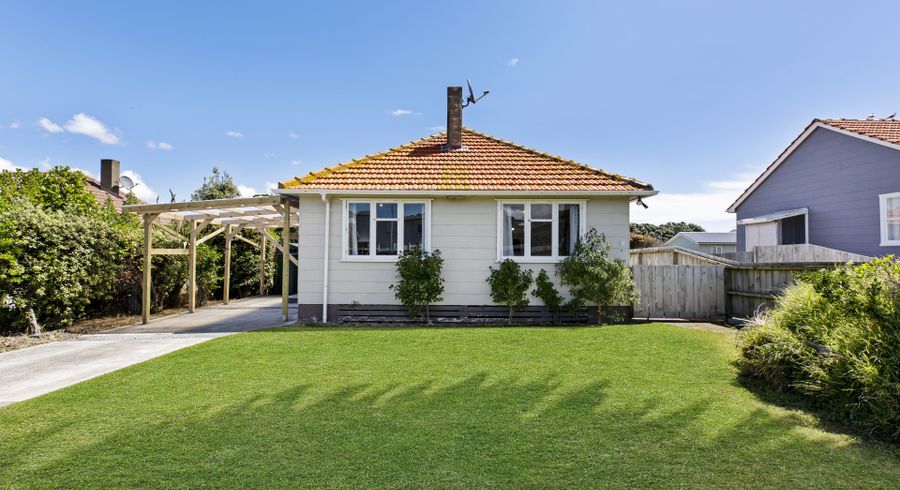  at 18 Kapiti Crescent, Titahi Bay, Porirua