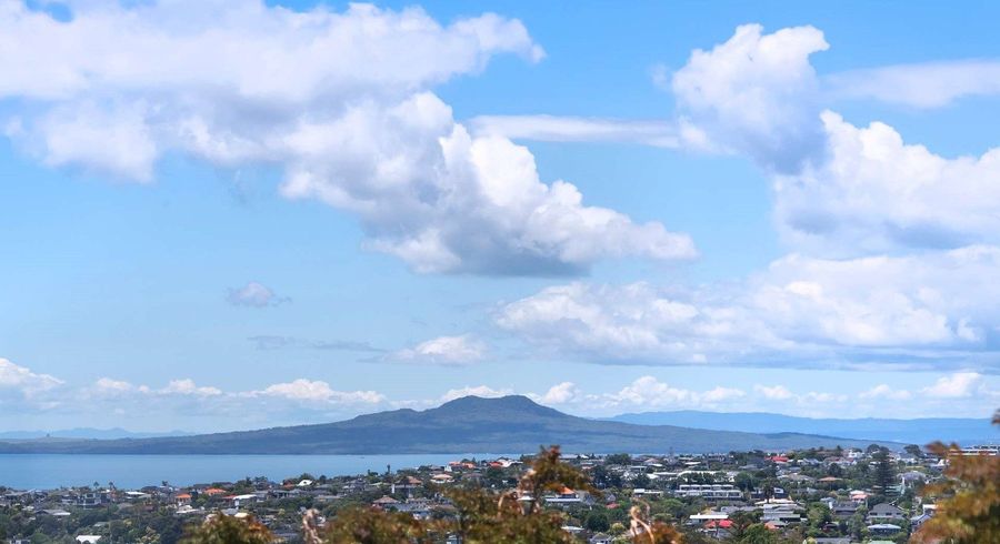  at 2/845 East Coast Road, Browns Bay, North Shore City, Auckland