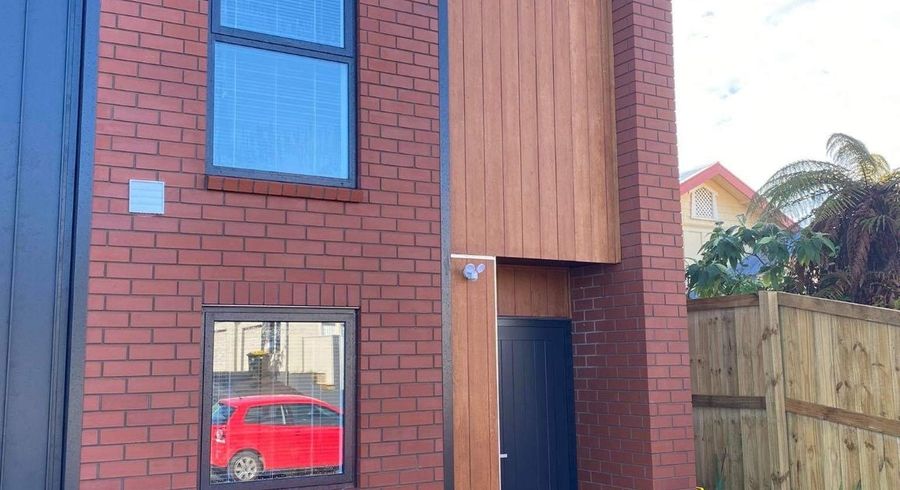  at 8/13 Palmerston Street, Hamilton Central, Hamilton
