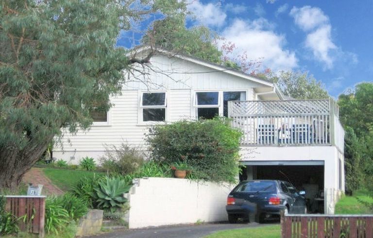  at 28 Robert Burke Pl, Henderson, Waitakere City, Auckland