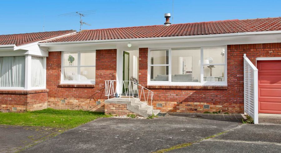  at 2/16 Karaka Street, Takapuna, Auckland