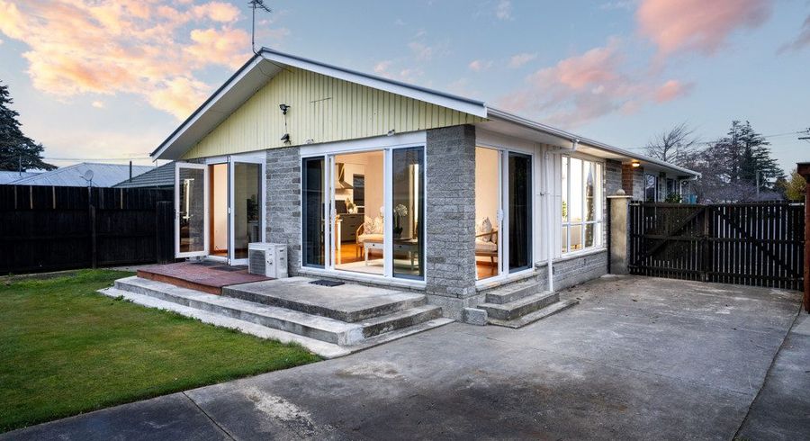  at 27 Mooray Avenue, Bishopdale, Christchurch City, Canterbury