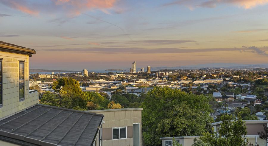  at 565 Glenfield Road, Glenfield, Auckland