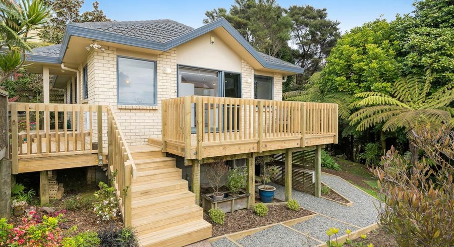  at 11A Canary Place, Unsworth Heights, North Shore City, Auckland
