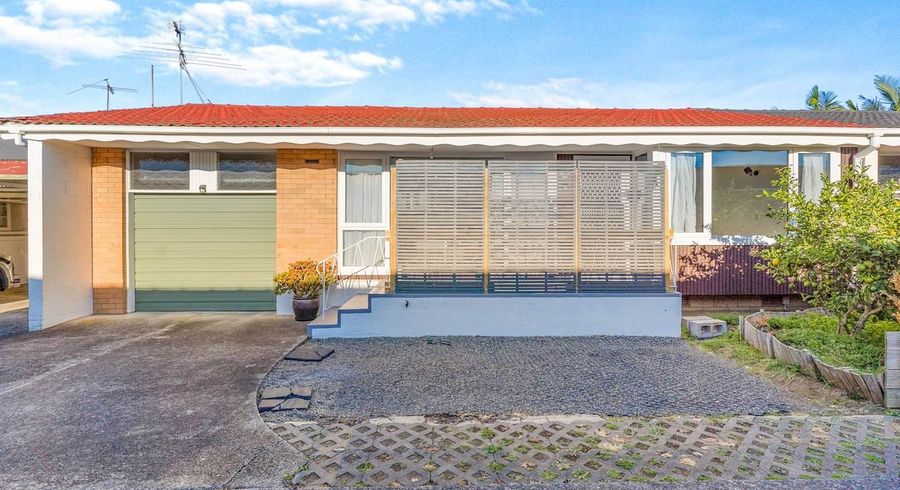  at 2/10 Omana Road, Papatoetoe, Auckland