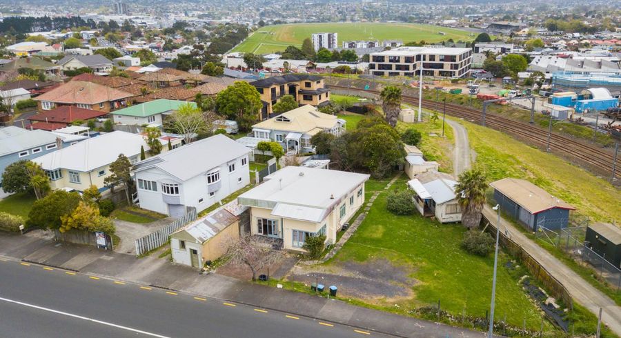 at 107 Blockhouse Bay Road, Avondale, Auckland
