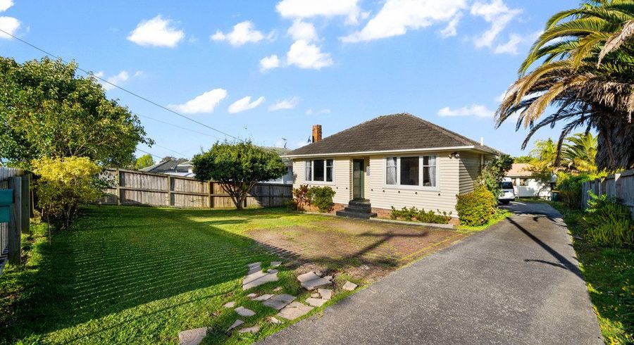  at 29 Beaubank Road, Kelston, Auckland