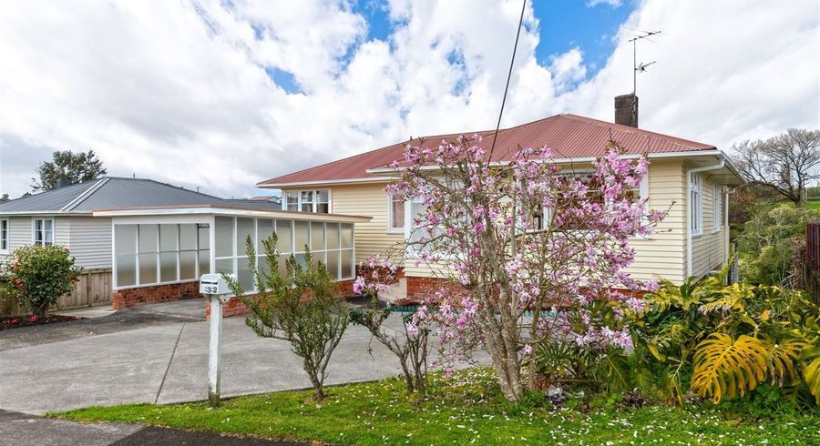  at 32 Fruitvale Road, New Lynn, Auckland