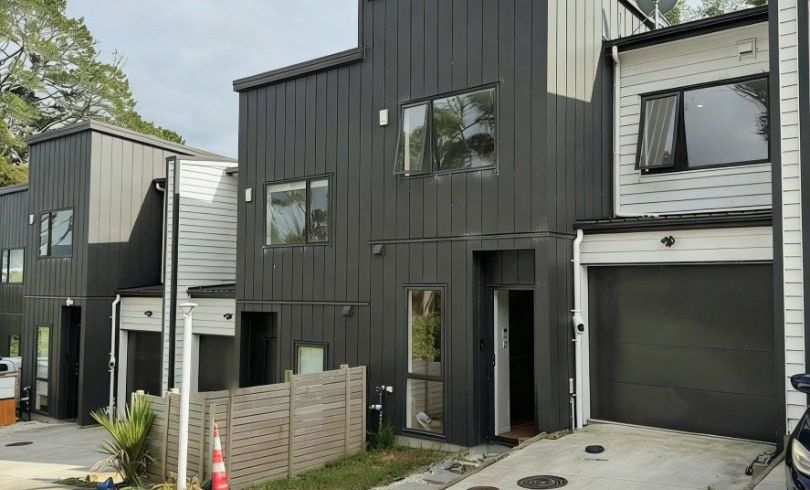  at 32 Korokio Lane, Henderson, Waitakere City, Auckland