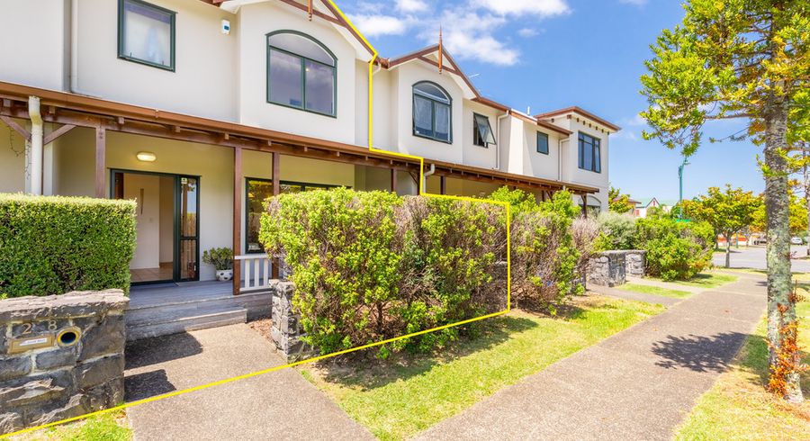  at 2/8 Tuscany Way, Te Atatu Peninsula, Auckland