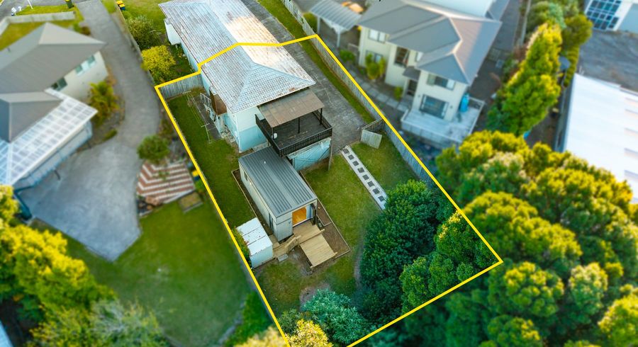  at 2/20 Celeste Place, Totara Vale, North Shore City, Auckland