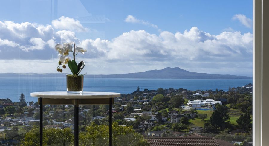  at 2 Shearwater Rise, Rothesay Bay, North Shore City, Auckland