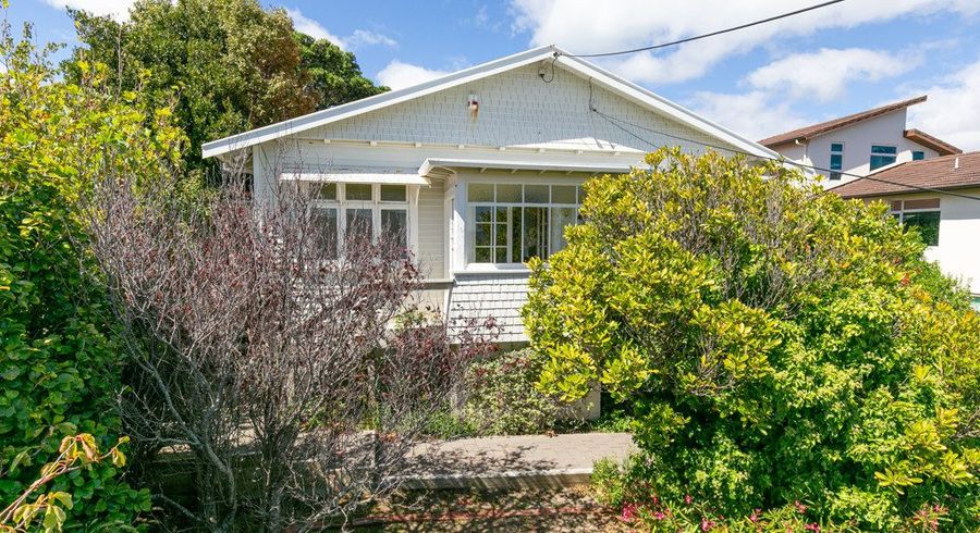  at 102 Nevay Road, Karaka Bays, Wellington