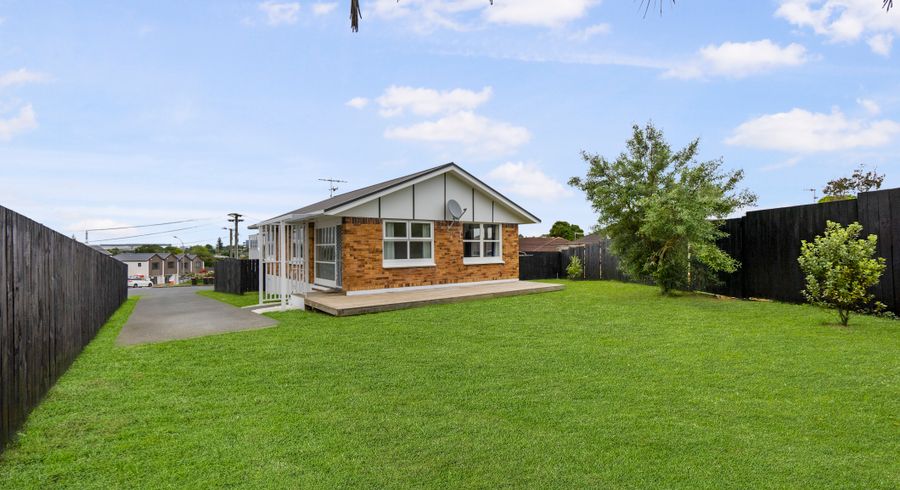  at 2/33 Malone Road, Mount Wellington, Auckland