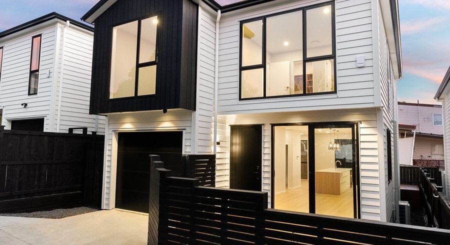  at 8B Catalina Crescent, Forrest Hill, North Shore City, Auckland