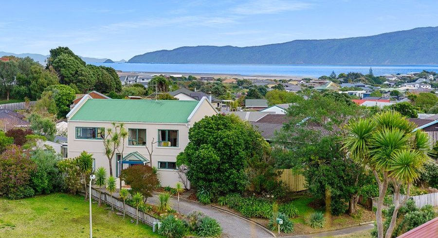  at 8 Trig Hill Terrace, Waikanae Beach, Kapiti Coast, Wellington