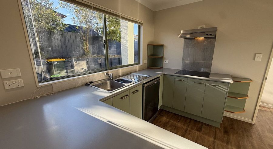  at 6 Chadlington Avenue, Henderson, Waitakere City, Auckland