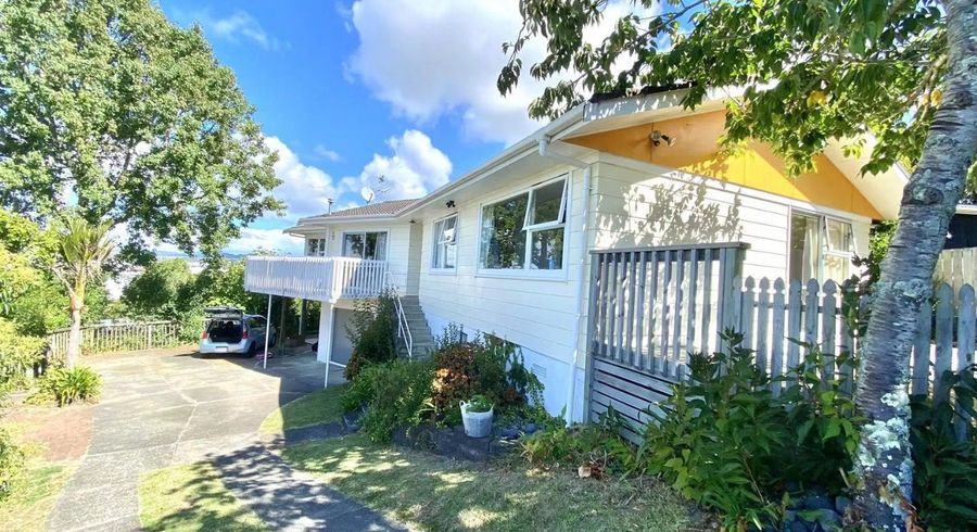  at 11 Dundas Pl, Henderson, Waitakere City, Auckland