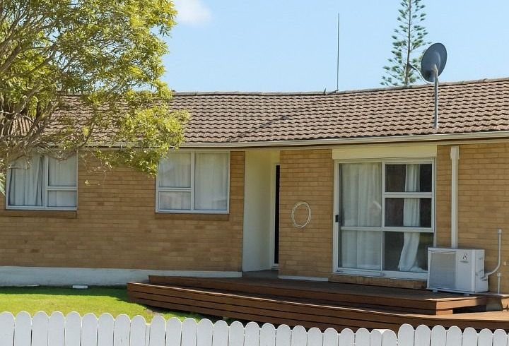 at 2 Cranberry place, Bucklands Beach, Manukau City, Auckland