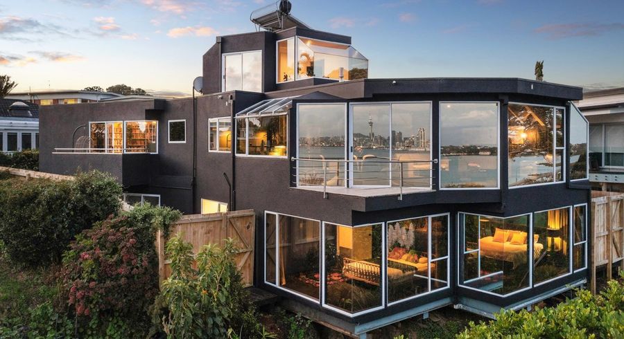  at 2/81 Sylvan Avenue, Northcote, Auckland