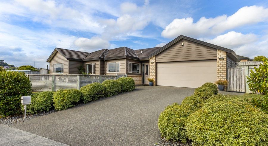  at 31 Staithes Drive North, Whitby, Porirua, Wellington
