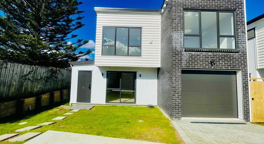  at 8 Neems Place, Manurewa, Auckland