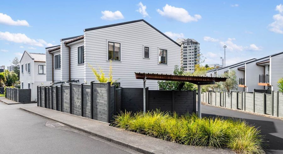 at 30/3 Burton Street, Grafton, Auckland