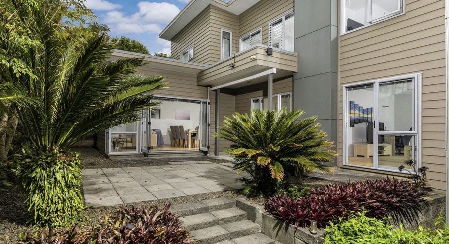  at 8 Roy Maloney Drive, Henderson, Waitakere City, Auckland