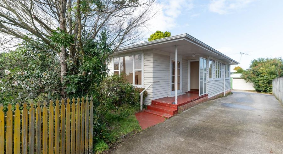  at 18 Bridge Avenue, Te Atatu South, Waitakere City, Auckland