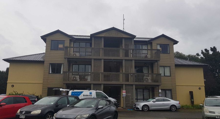  at E2/418 Albany Highway, Albany, North Shore City, Auckland