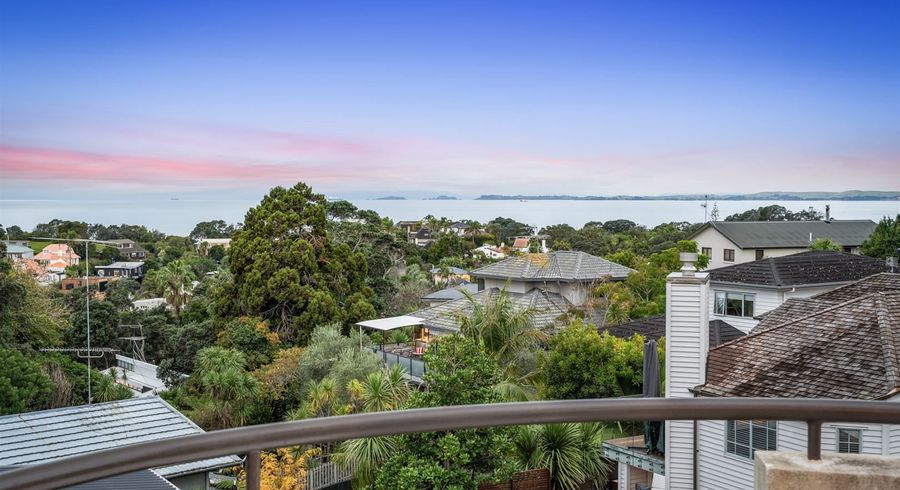  at 2/21 Eastcliffe Road, Castor Bay, Auckland