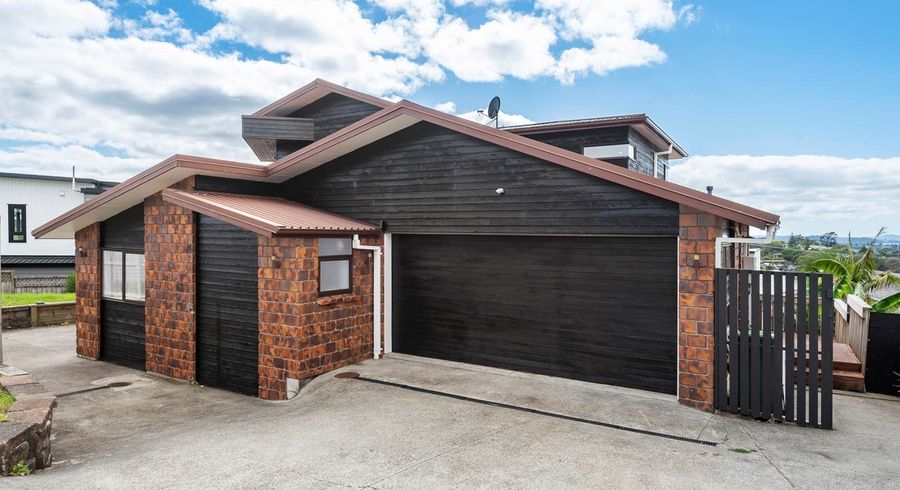  at 4 Gordon Stanley Drive, Massey, Waitakere City, Auckland