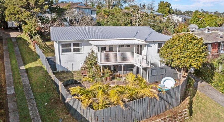  at 24 Waverley Avenue, Glenfield, Auckland