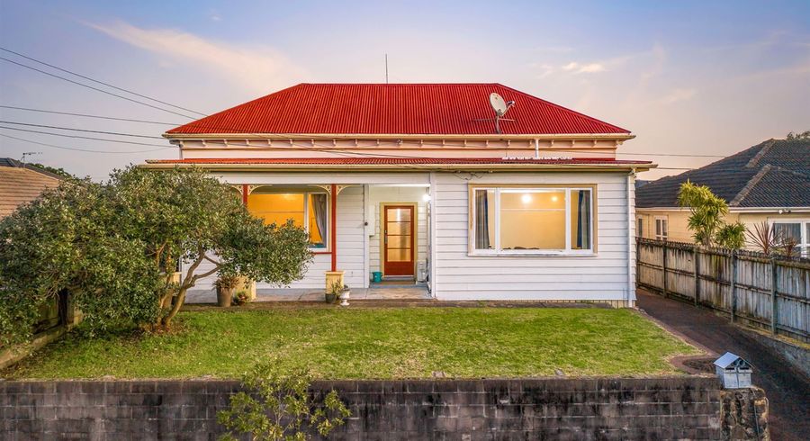  at 2/2 Aroha Avenue, Sandringham, Auckland