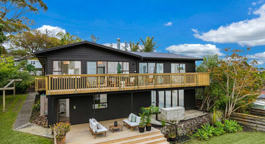  at 19 Holt Avenue, Torbay, Auckland