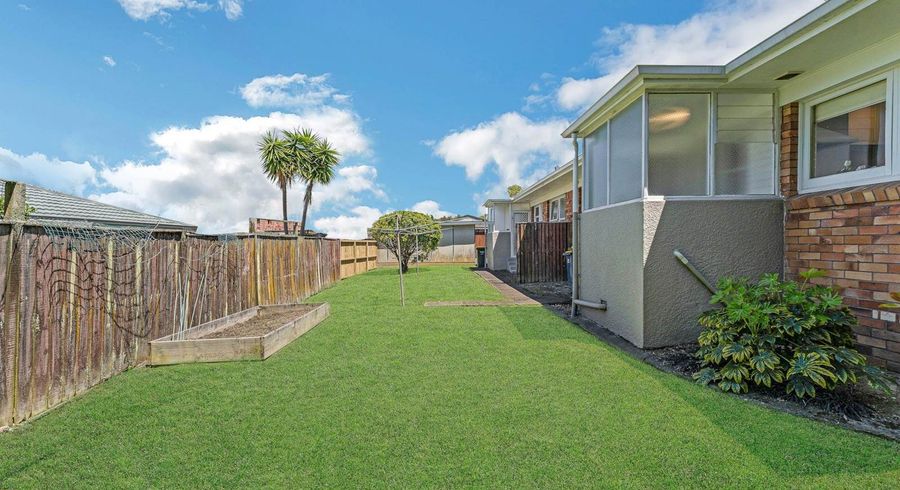  at 2/22 Evelyn Place, Hillcrest, Auckland