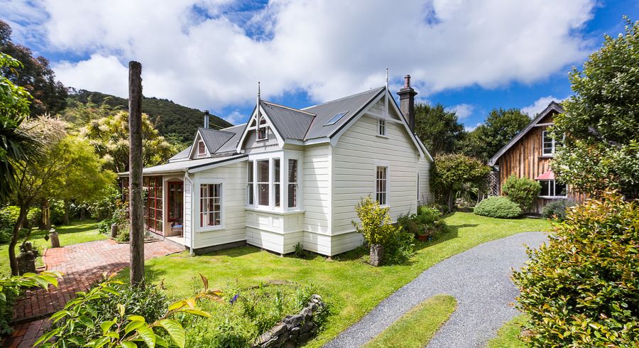  at 6 Holm Avenue, Broad Bay, Dunedin
