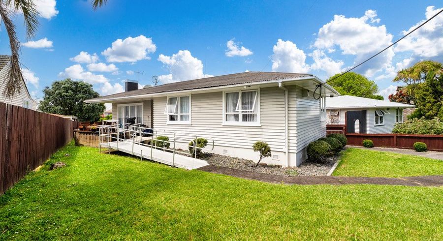  at 39 Coniston Avenue, Te Atatu South, Waitakere City, Auckland
