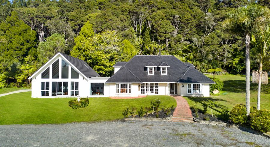  at 105 Grassmere Road, Henderson Valley, Auckland