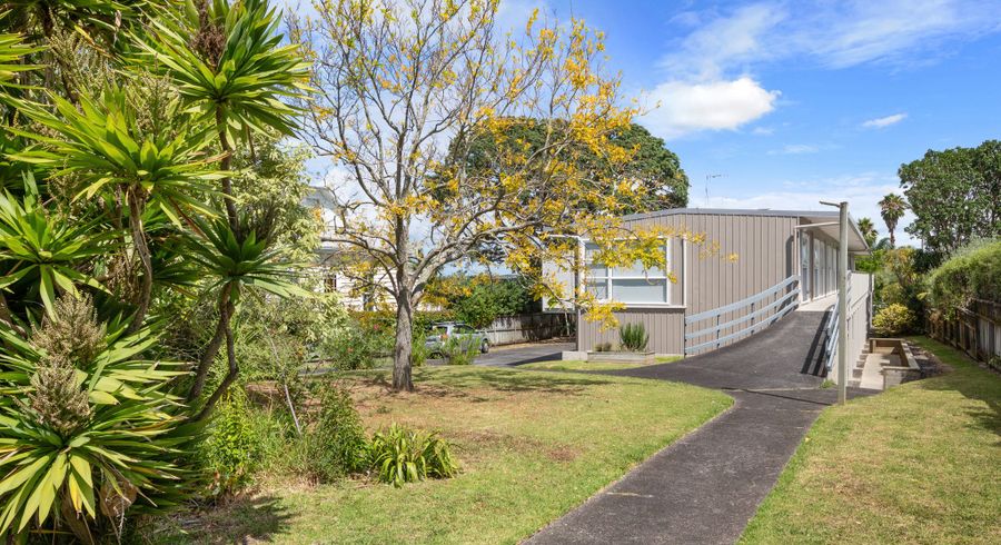  at 6/77 Old Lake Road, Narrow Neck, Auckland