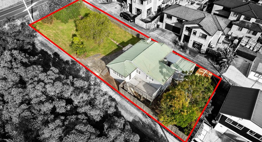 at 692 Beach Road, Browns Bay, North Shore City, Auckland