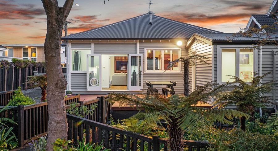  at 49 Holmwood Road, Fendalton, Christchurch City, Canterbury